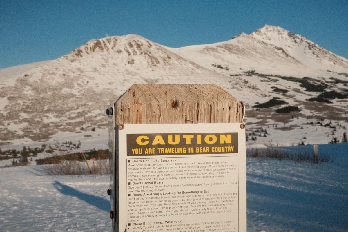 Beware of bears sign at the Flat Top Mountain hike in Anchorage.
